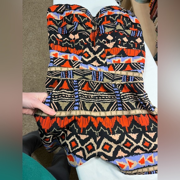 Bebe Multi-Colored Shorts Romper, size 0 - Picture 4 of 7